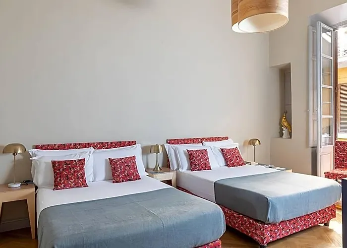 Glance In Hotel