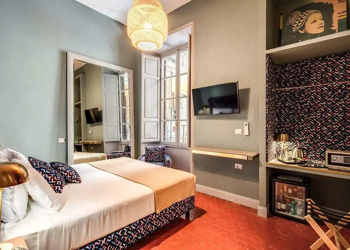 Glance In Otel
